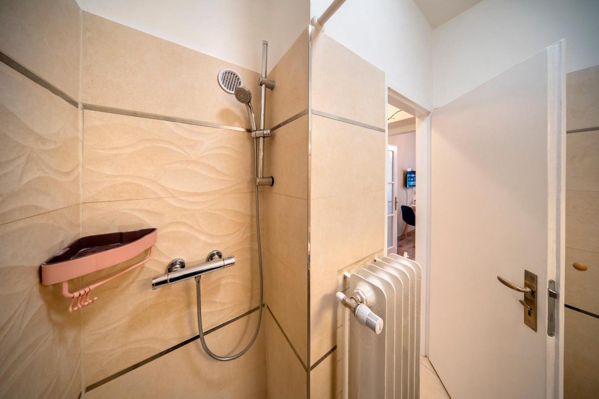 Studio Apartment - Tower Petrin プラハ エクステリア 写真