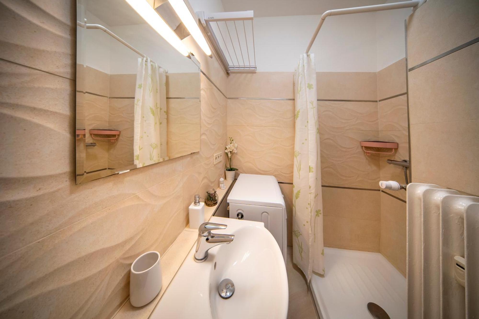 Studio Apartment - Tower Petrin プラハ エクステリア 写真